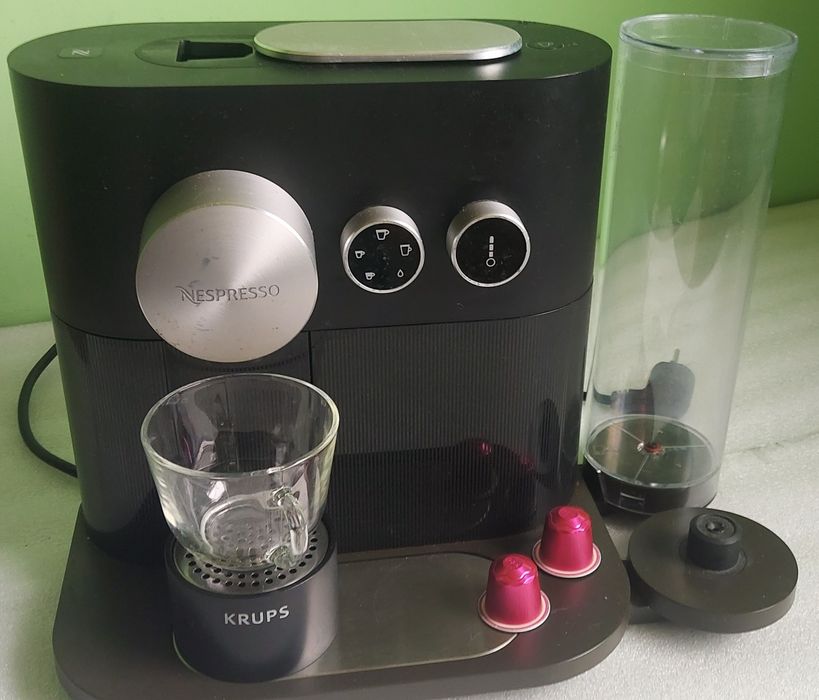 Капсульная кофемашина De'Longhi Nespresso и