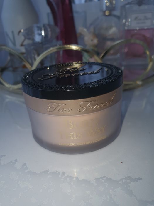 Born This Way Ethereal Setting Powder. Puder do twarzy