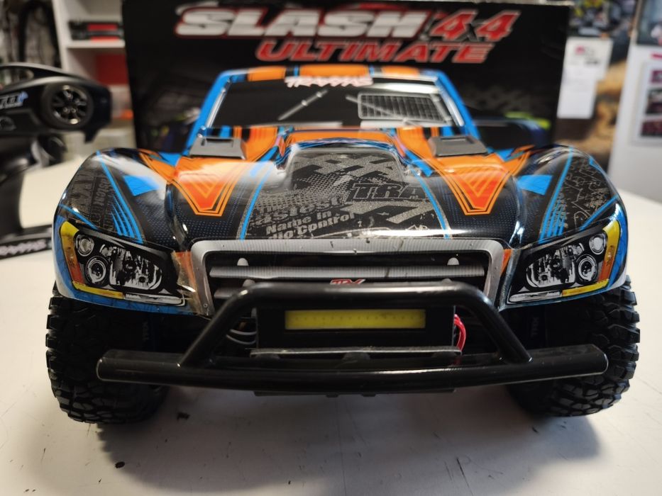 Traxxas Slash Ultimate 68277-4 z dodatkami