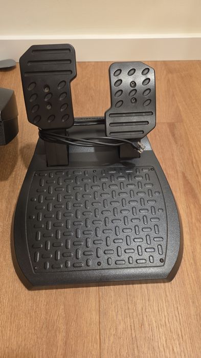 Volante com pedais thrustmaster t80 como novo