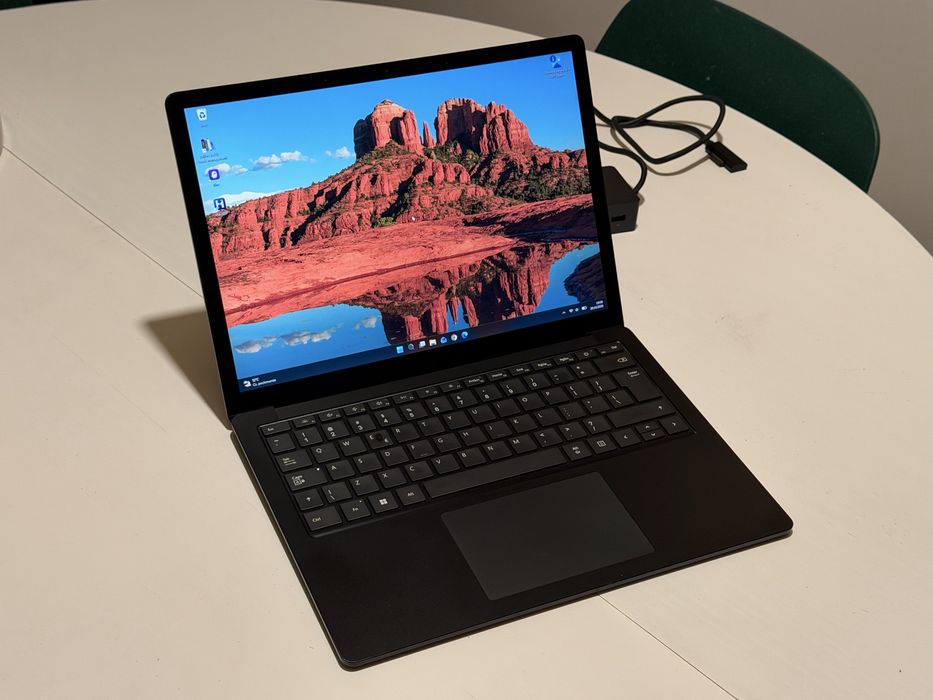 Microsoft Surface Laptop 4 i7 11. gen. / 16 GB RAM / 256 GB SSD / Windows 11 Pro + stacja dokująca