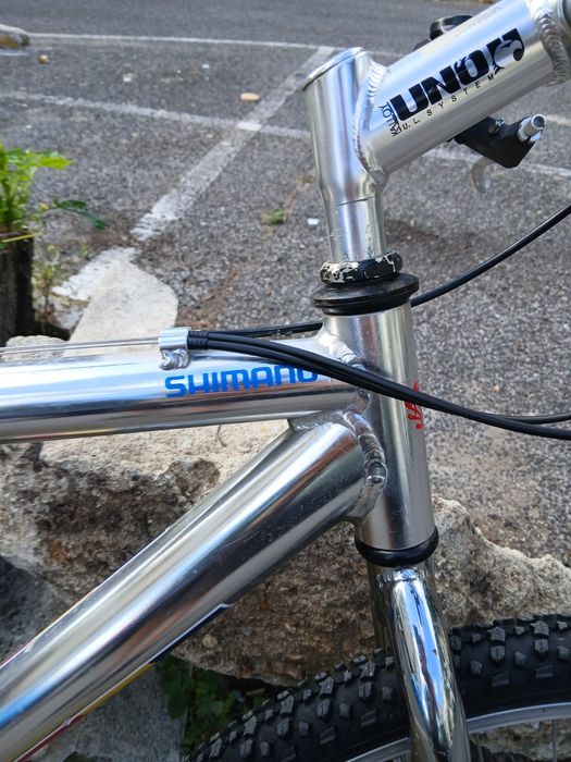 Bicicleta com componentes Shimano revista e pronta a andar