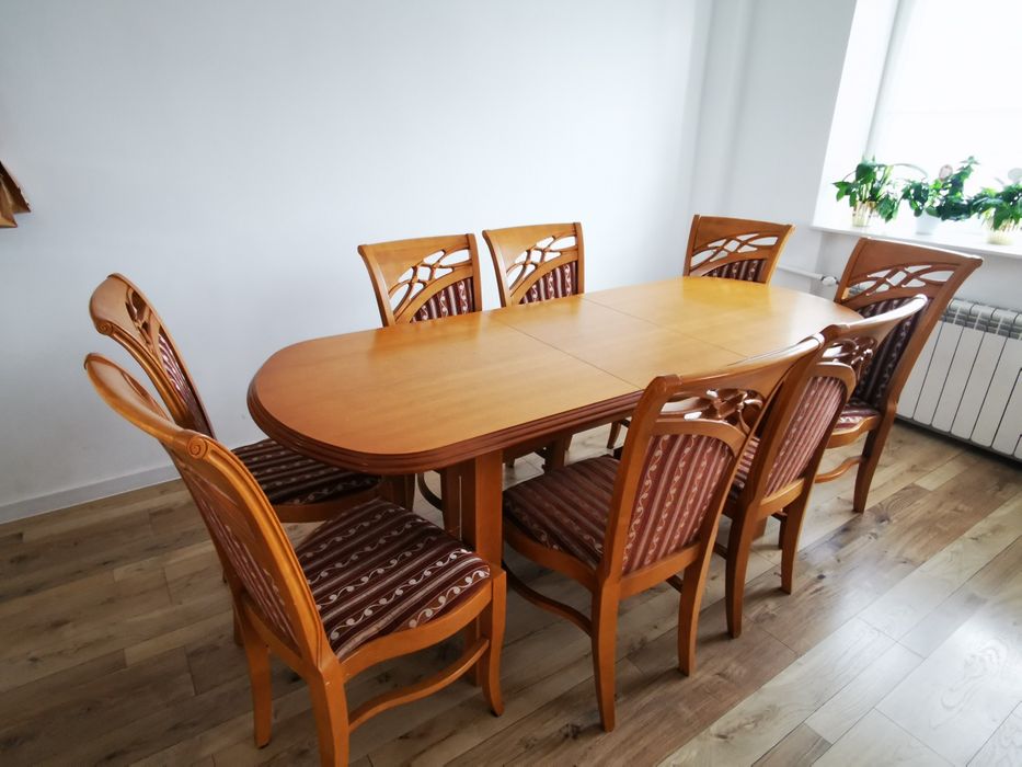Stół rozkładany 200x80 i 8 krzeseł. Komplet.
