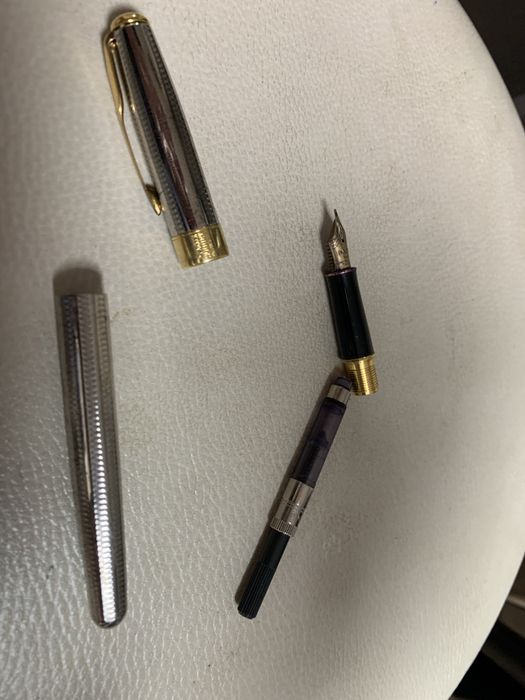 Продам ручку Parker с золотым пером