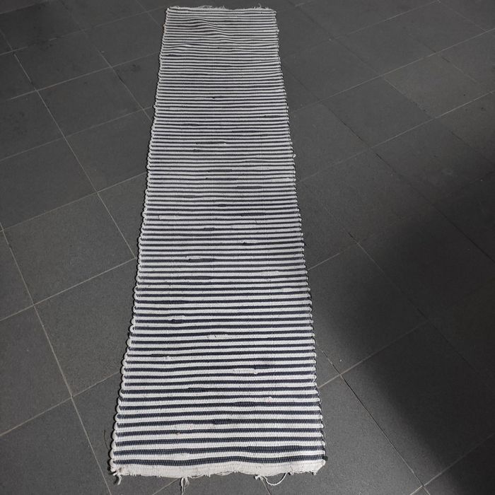 Duas passadeiras / tapetes artesanais