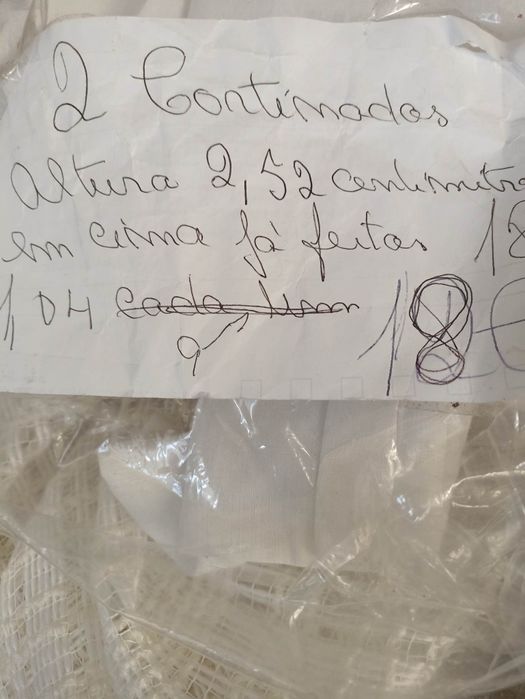 2 cortinados iguais muito bons e acessíveis, já Estão lavados ,veja se