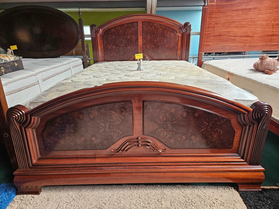 Excelente cama com estrado e colchão Molaflex - óptim