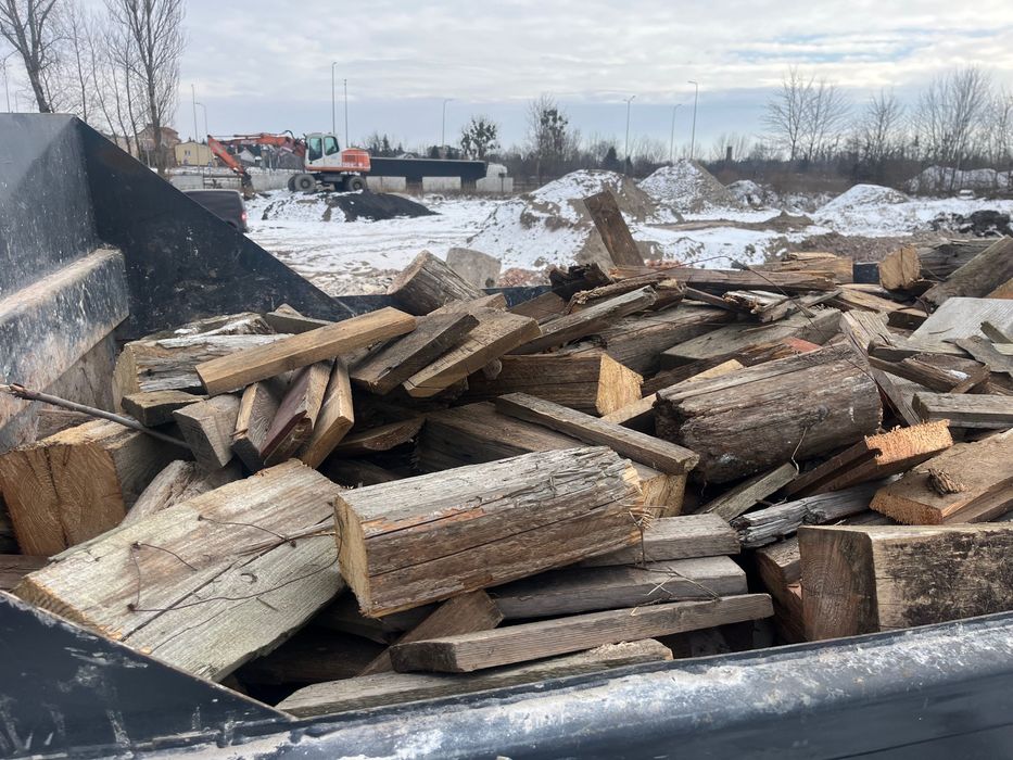 Drewno z rozbiórki pocięte suche kawałki