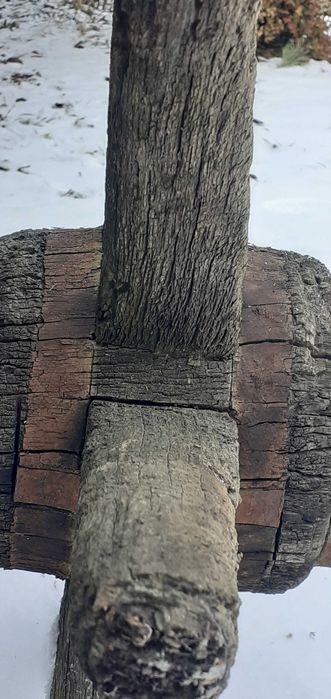 Stare koło drewno ozdoba do ogrodu