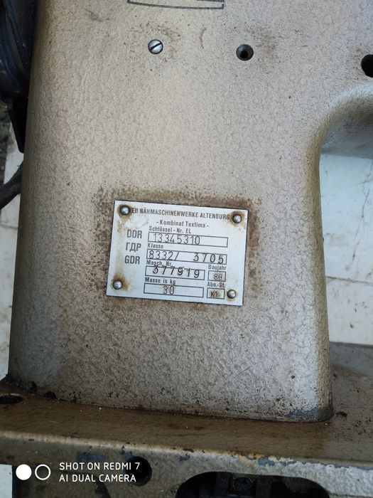 Продам швейну машину