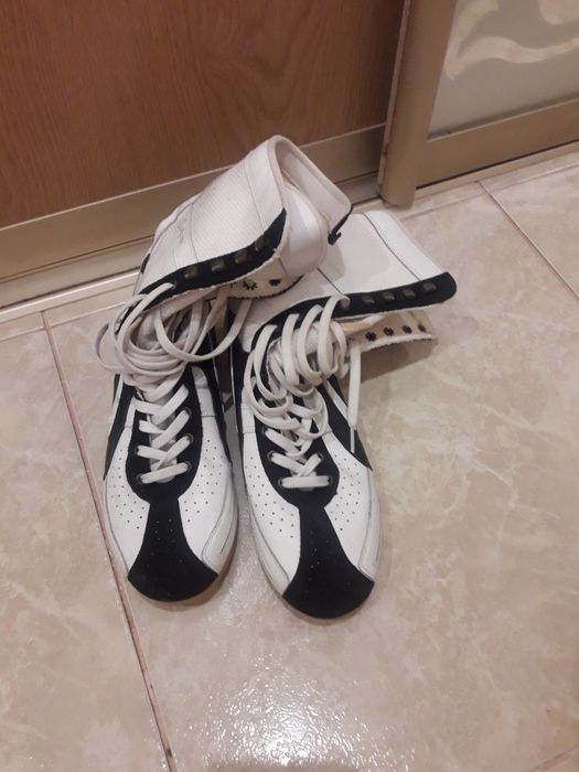 Кросівки в хорошому стані