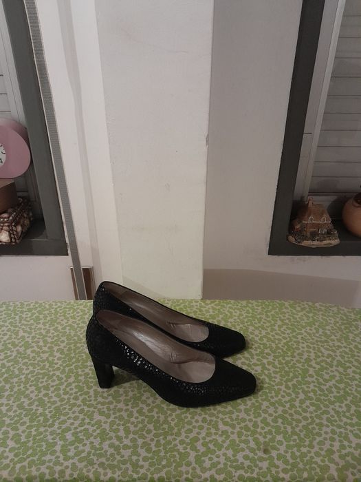 Vendo Sapatos de Senhora VULKO muito bonitos como novos