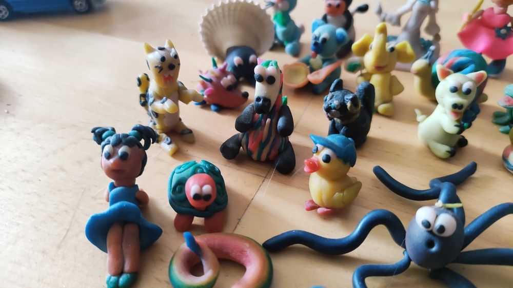 Figurki z modeliny handmade, komplet 24 szt.