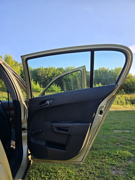 Opel Astra H 2004