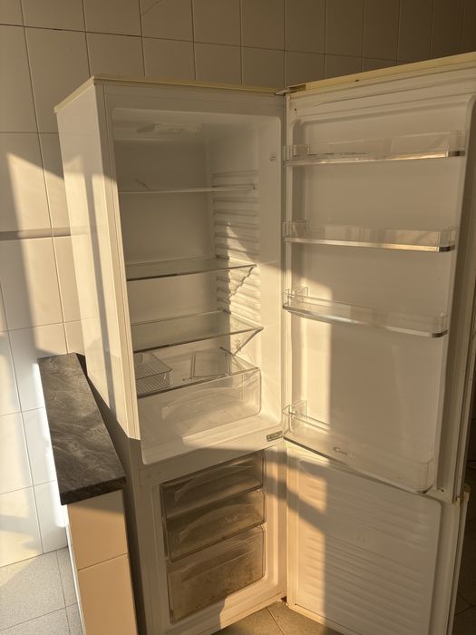 Frigorifico candy usado e a precisar de pintura