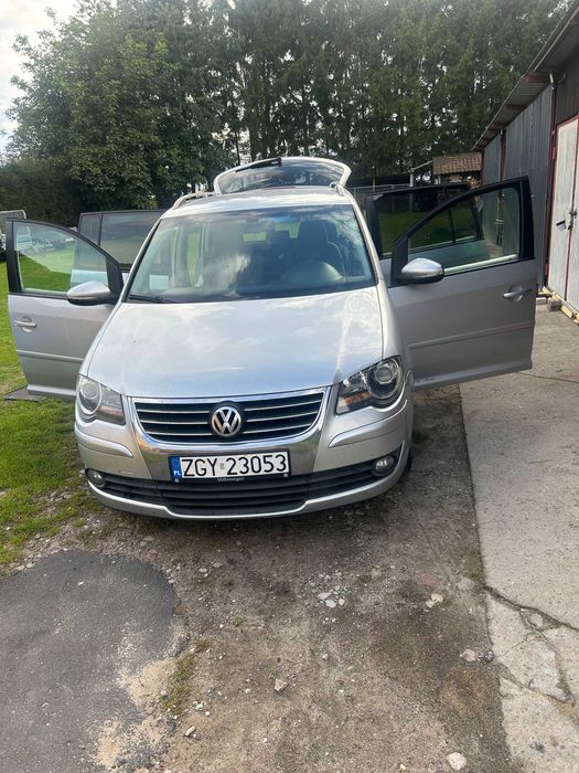 Rodzinny VW Touran 2011