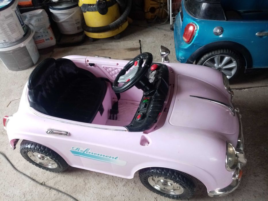 Samochodzik elektryczny dla dziewczynki