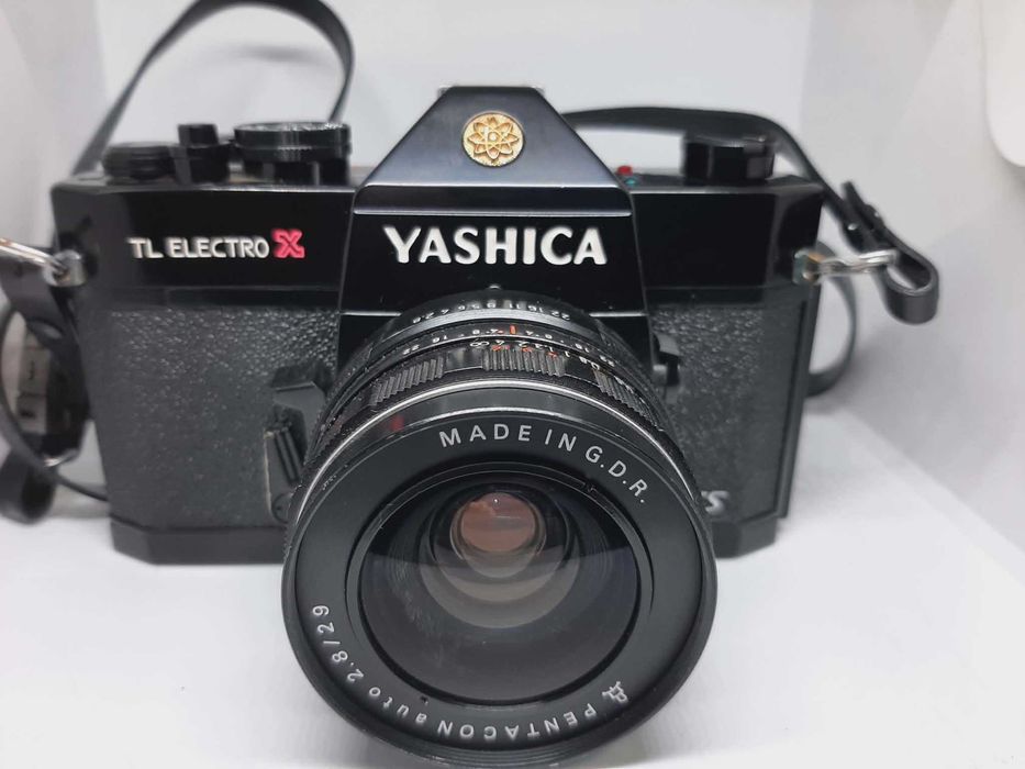 Aparat YASHICA -ELECTRO AX + Pentacon auto - 2.8/29