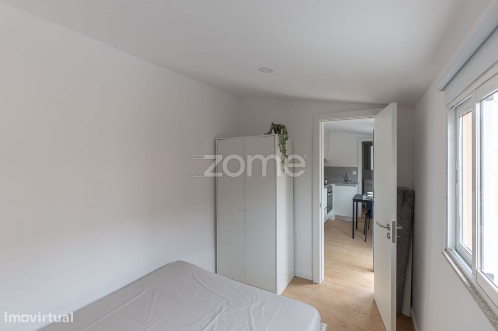Conjunto de 3 casas independentes em Canelas