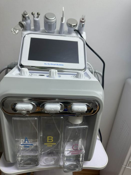 Апарат для глибокого очищення шкіри.