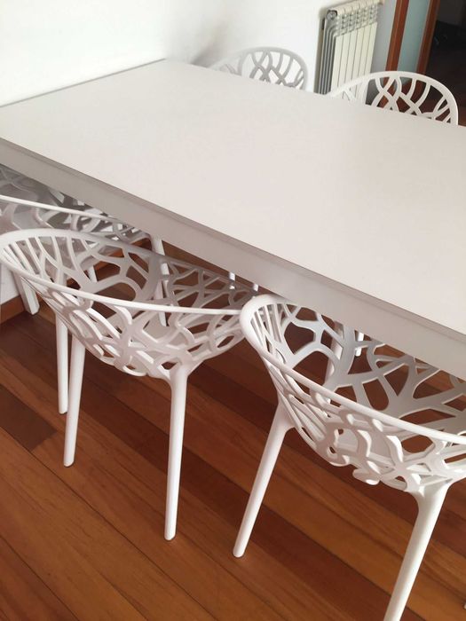 Mesa extensível da IKEA 1,80m com 6 cadeiras SKLUM