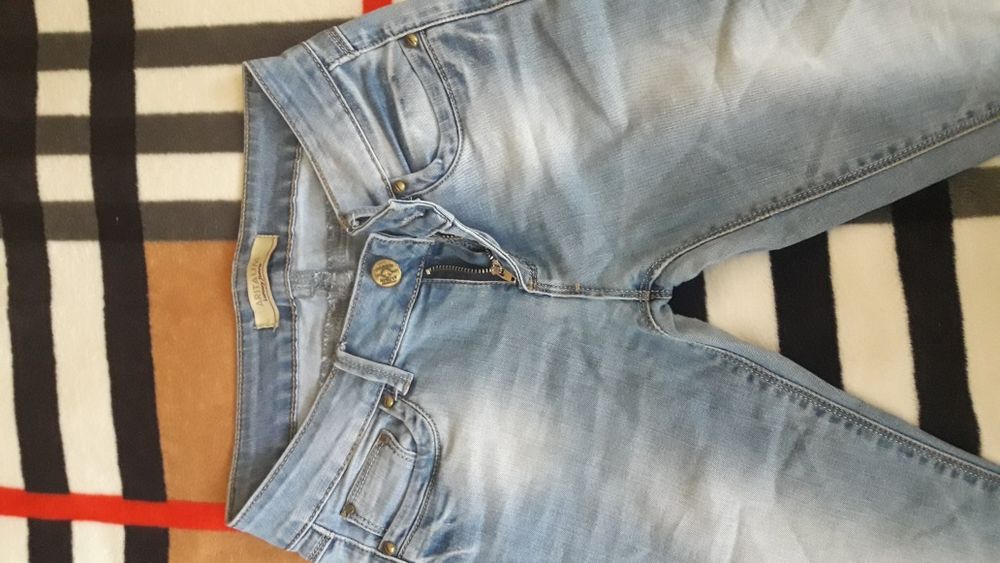 Джинсы женские 27 р