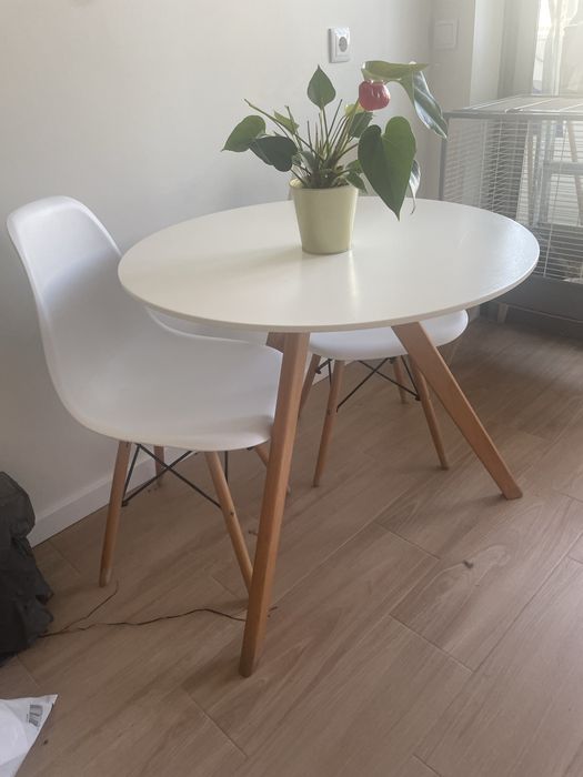 Mesa + 3 cadeiras