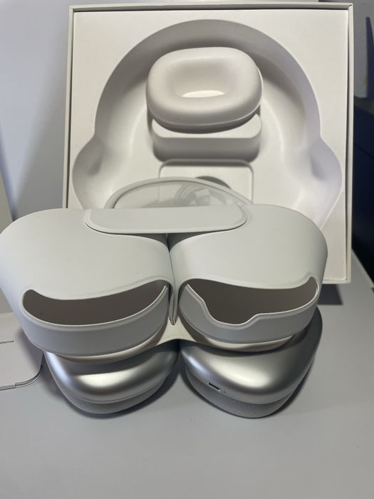 AirPods Max Brancos