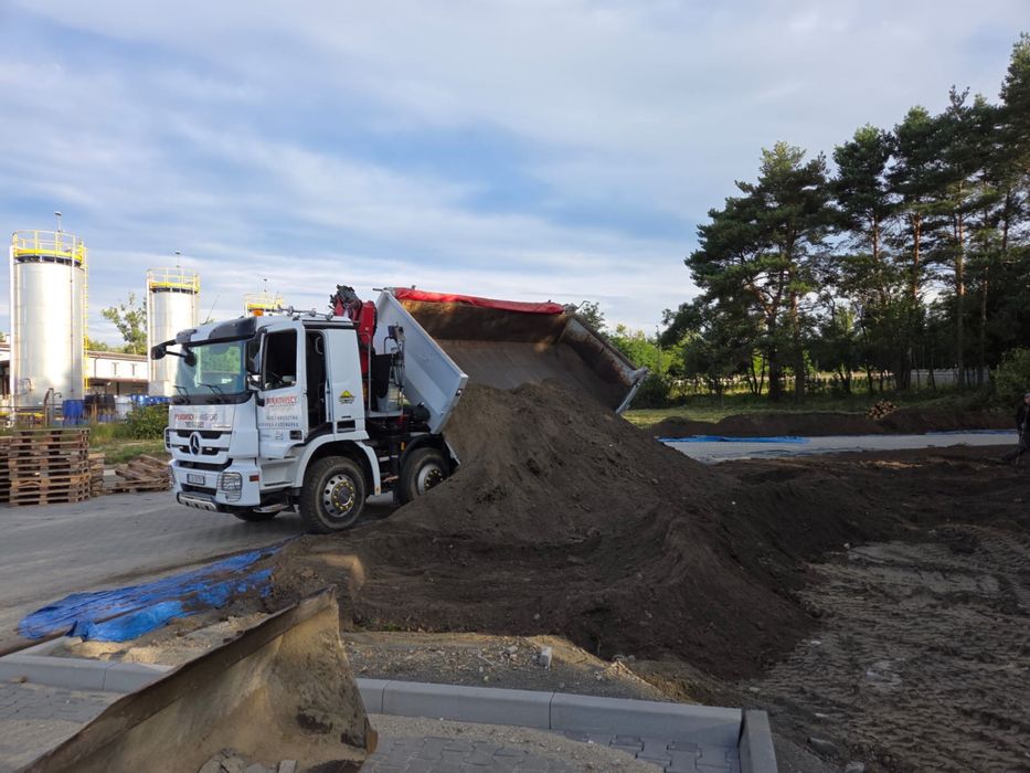 Transport materiałów sypkich  oraz towarów , HDS , Koparko - Ładowarka