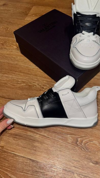 Кросівки Valentino