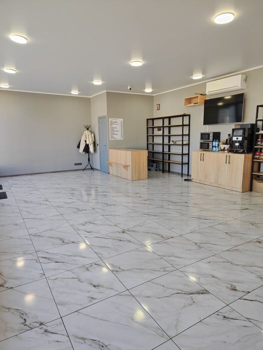 Терміновий продаж комерційного приміщення 60 м² з ремонтом, санвузлом та панорамним фасадом!