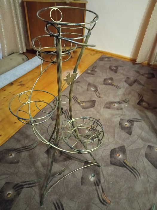 Підставка для квітів кована