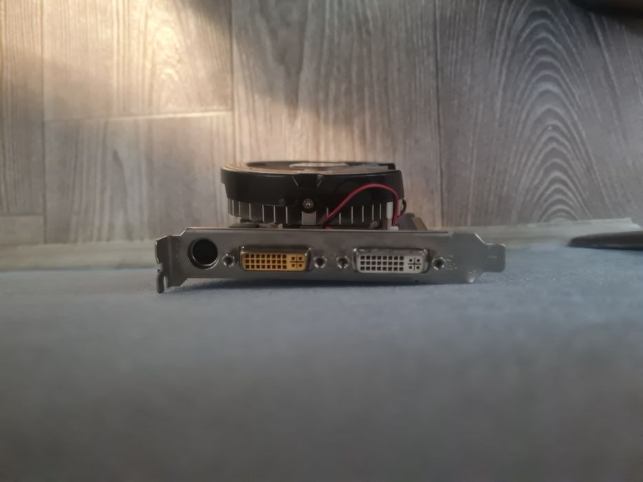 Видеокарта Asus GTS250 на 512МБ