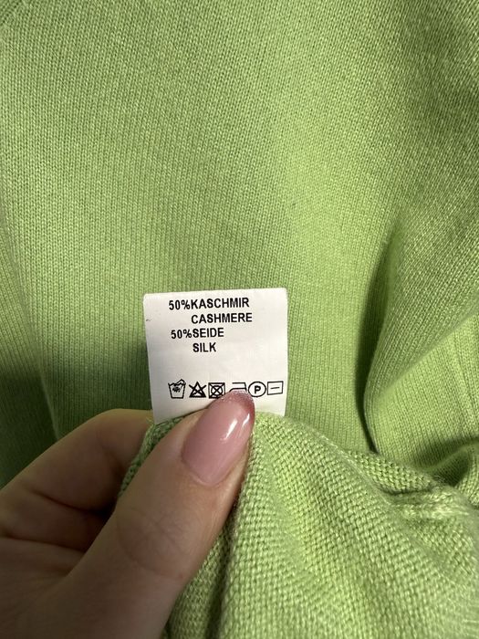 Zielony sweter kaszmirowo-jedwabny w serek