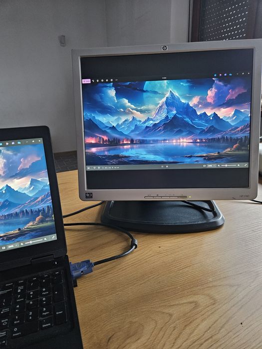 Monitor HP 1740 regulacja wysokosci, kąta, horyzontalnie i vertykalnie