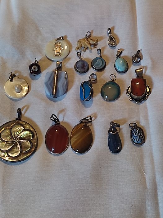 Lote pendentes pedras naturais e prata