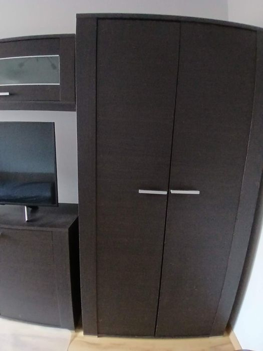 Komplet mebli: szafa ubraniowa,  komoda z nadstawką