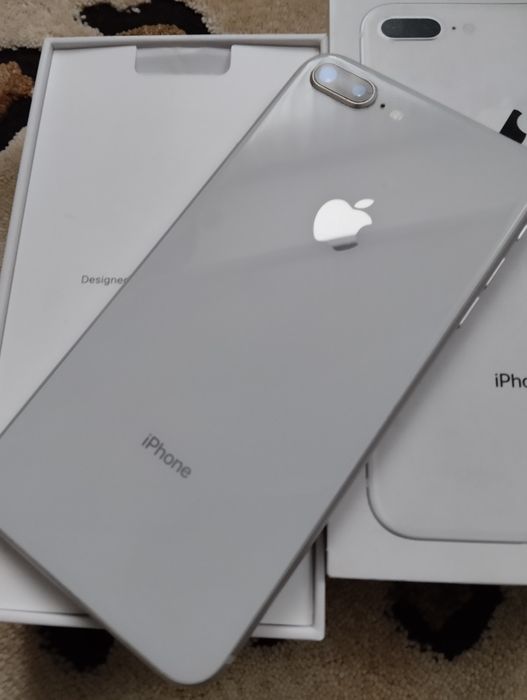 iPhone 8 plus на 64 ГБ відмінний стан.
