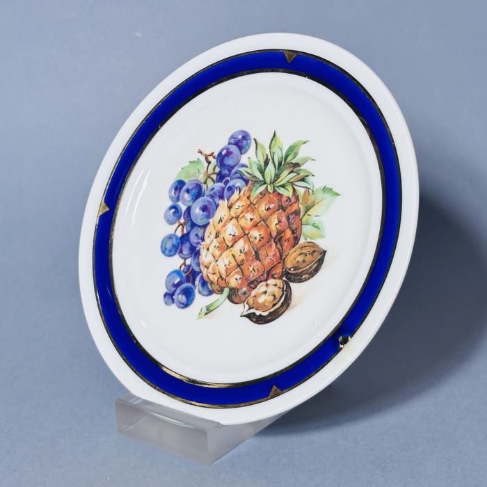 ilmenau piękny talerzyk porcelanowy owoce ananas winogrona orzechy
