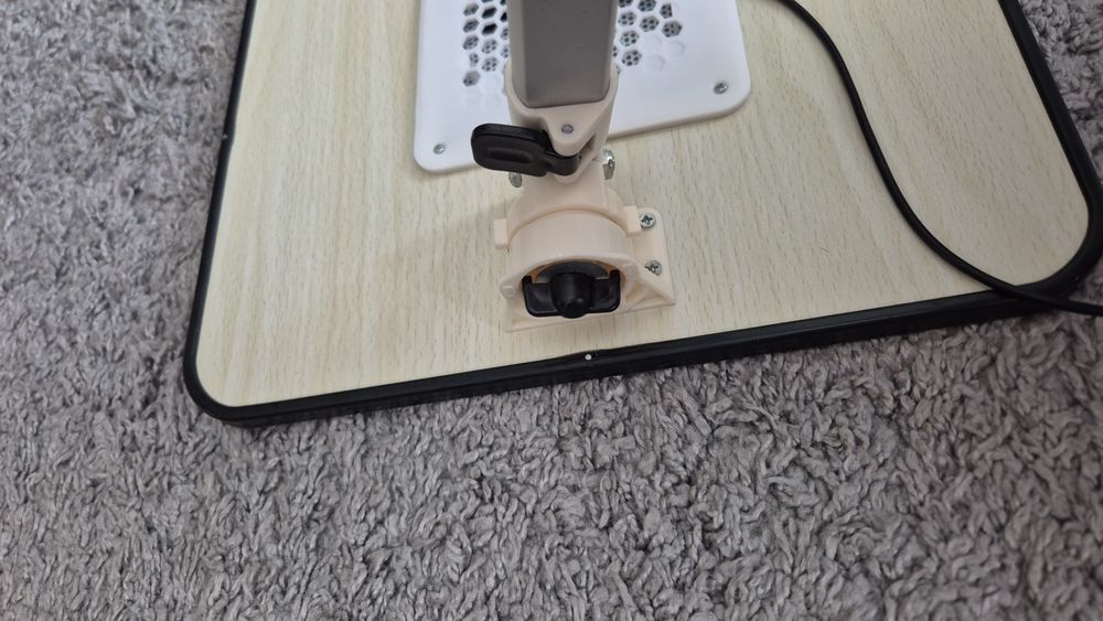 Стіл підставка під ноутбук з вбудованим кулером