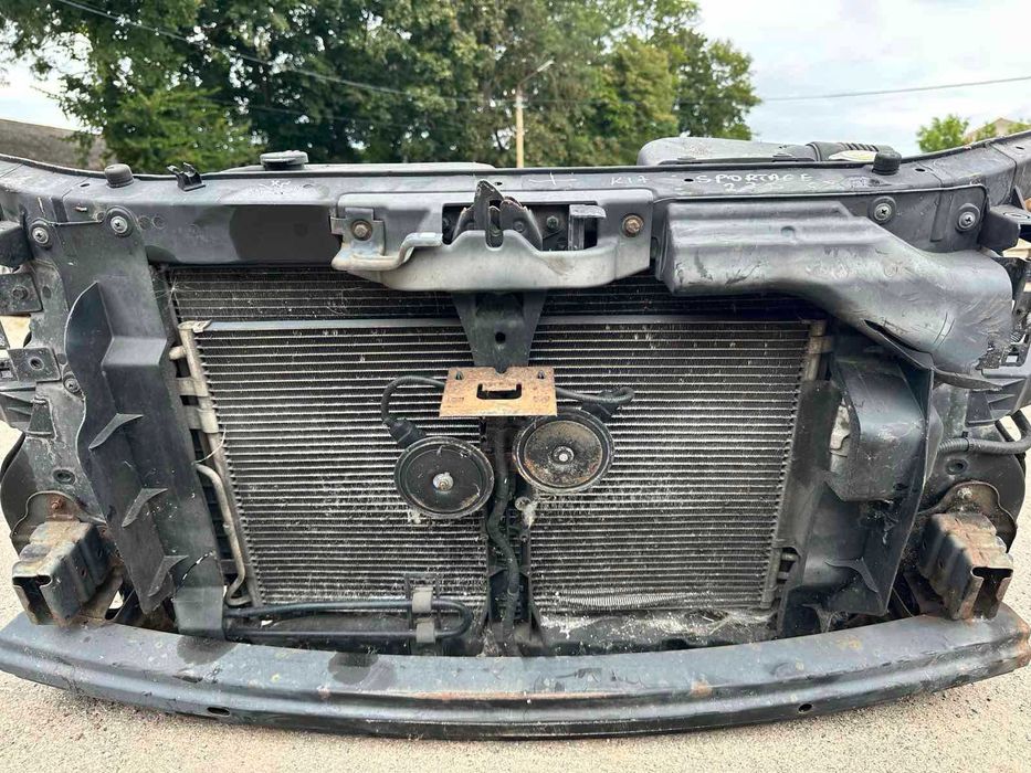 Екран Kia Sportage 2 передня панель Кіа спортедж телевізор радіатор