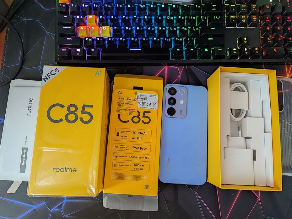 Realme C85 у синьому кольорі з великим акумулятором 7000мАч.