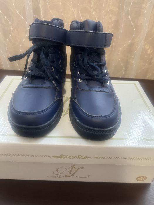 Нові високі кросівки, хайтопи для дівчинки