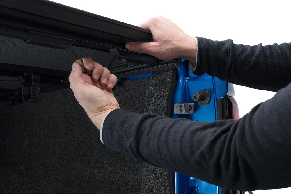BAKFlip MX4 Twarda pokrywa zabudowa paki tri-fold Isuzu D-Max 2020-