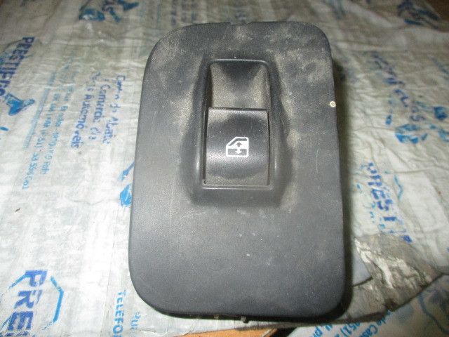 Comando / botão / interruptor vidros frente direito PEUGEOT Bipper Tep