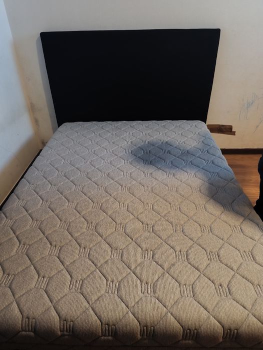 Cama de Casal com Cabeceira Preta e Colchão Incluído – Excelente Oportunidade!