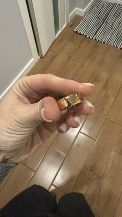 Oura ring 4 gold (size 6)