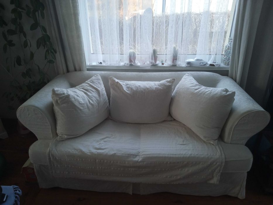 Oddam biała kanapę Ikea