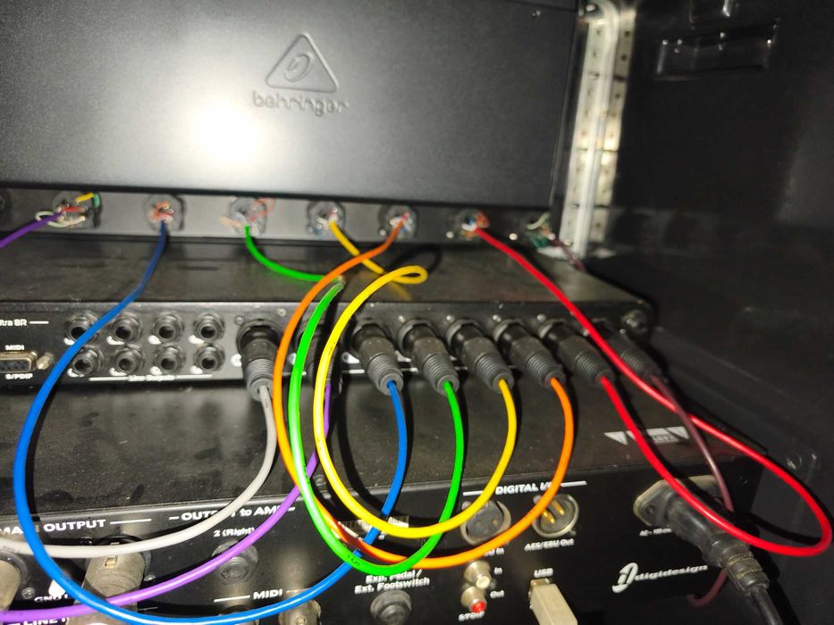 Interface Audio da M-Audio Fast Track Ultra 8R + Painel de 8 entradas Neutrik