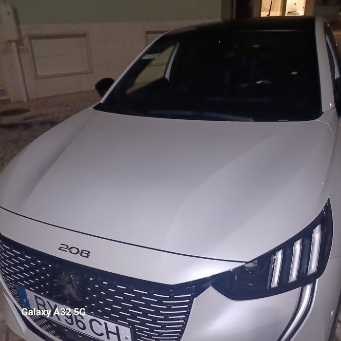 Automóveis Peugeot e-208:=250€/semana   para  TVDE